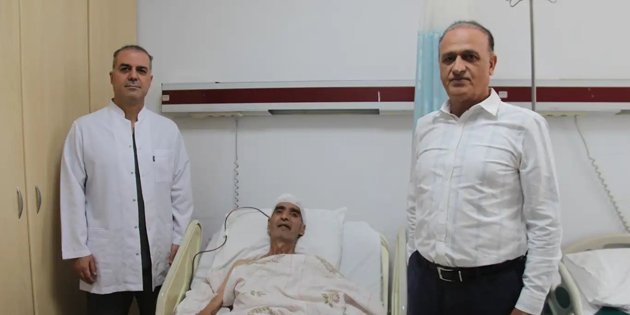 Diyarbakır'da bir ilk: Konuşarak beyin ameliyatı oldu