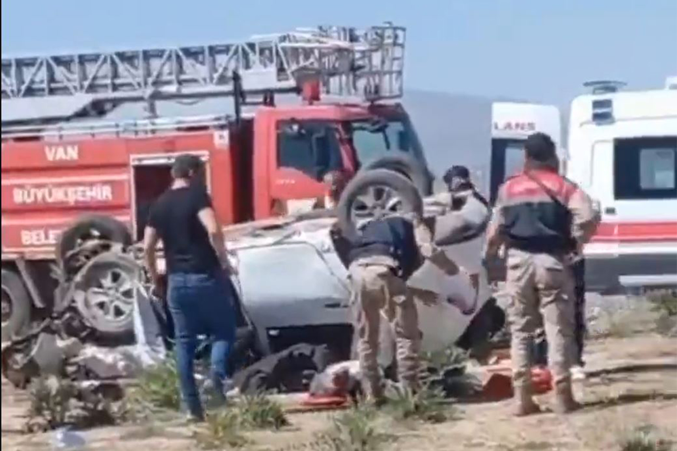 Van'ın Çaldıran ilçesinde iki araç kafa kafaya çarpıştı: 4 ölü 2 yaralı