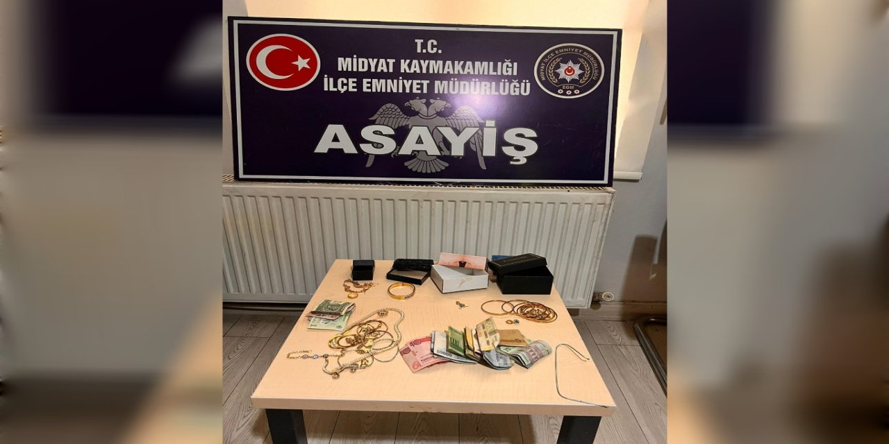 Mardin’in Midyat ilçesinde bir evden yüklü miktarda ziynet eşyaları çalan iki kadın yakalandı
