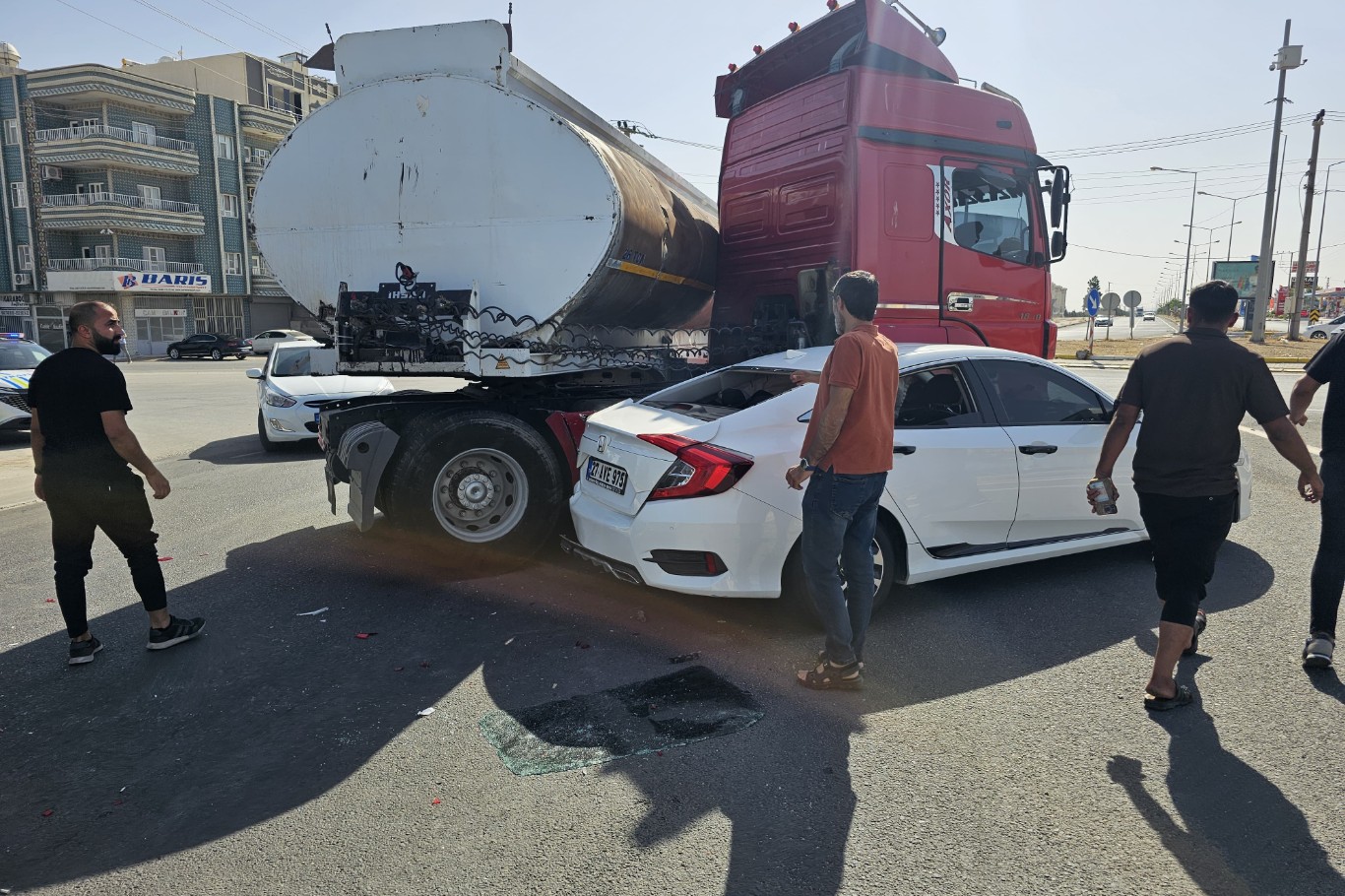 Mardin’in Nusaybin ilçesinde tanker ile otomobil çarpıştı: 6 yaralı