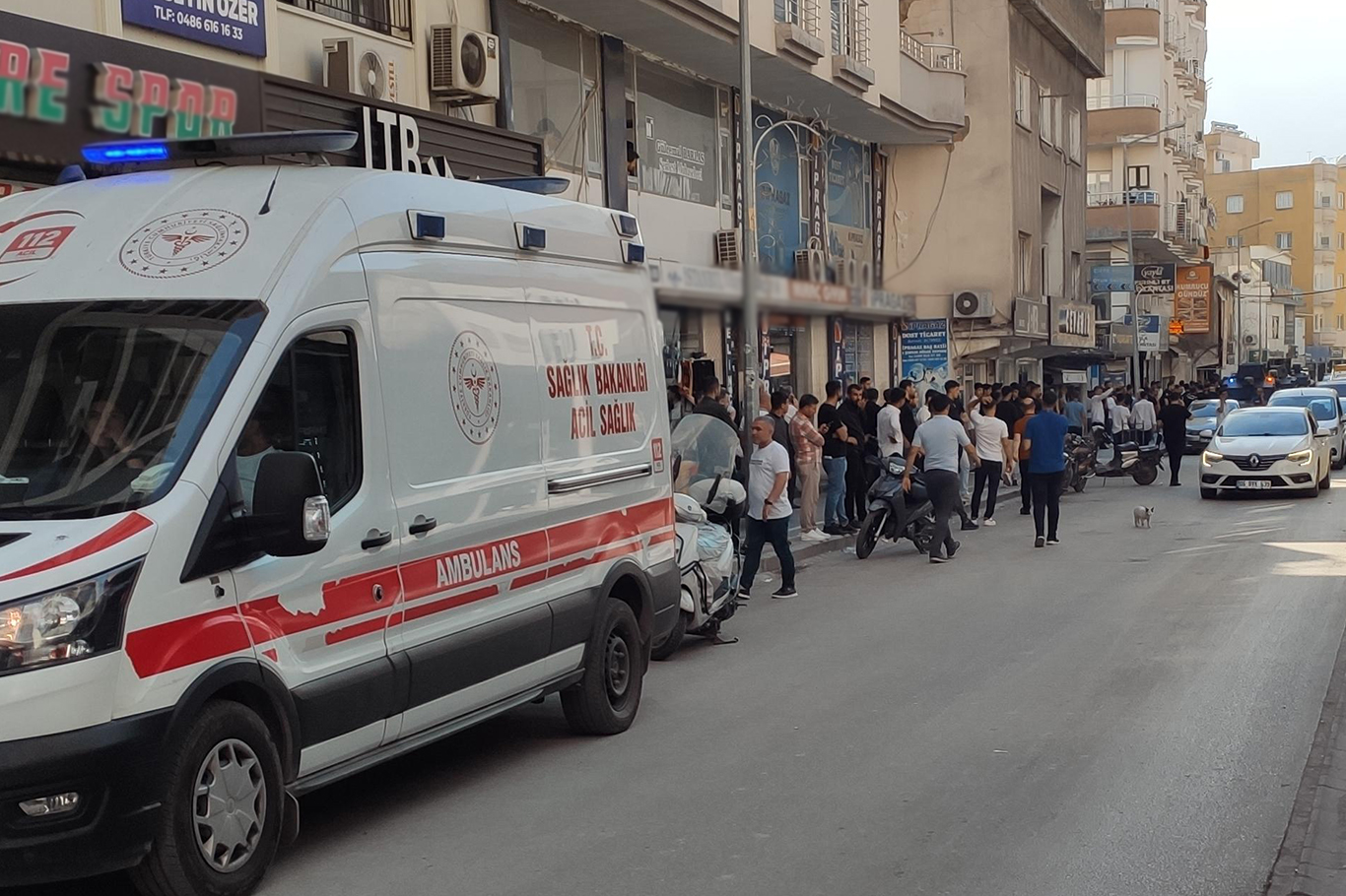 Cizre'de sokak kavgasında taş ve sopalar havada uçuştu