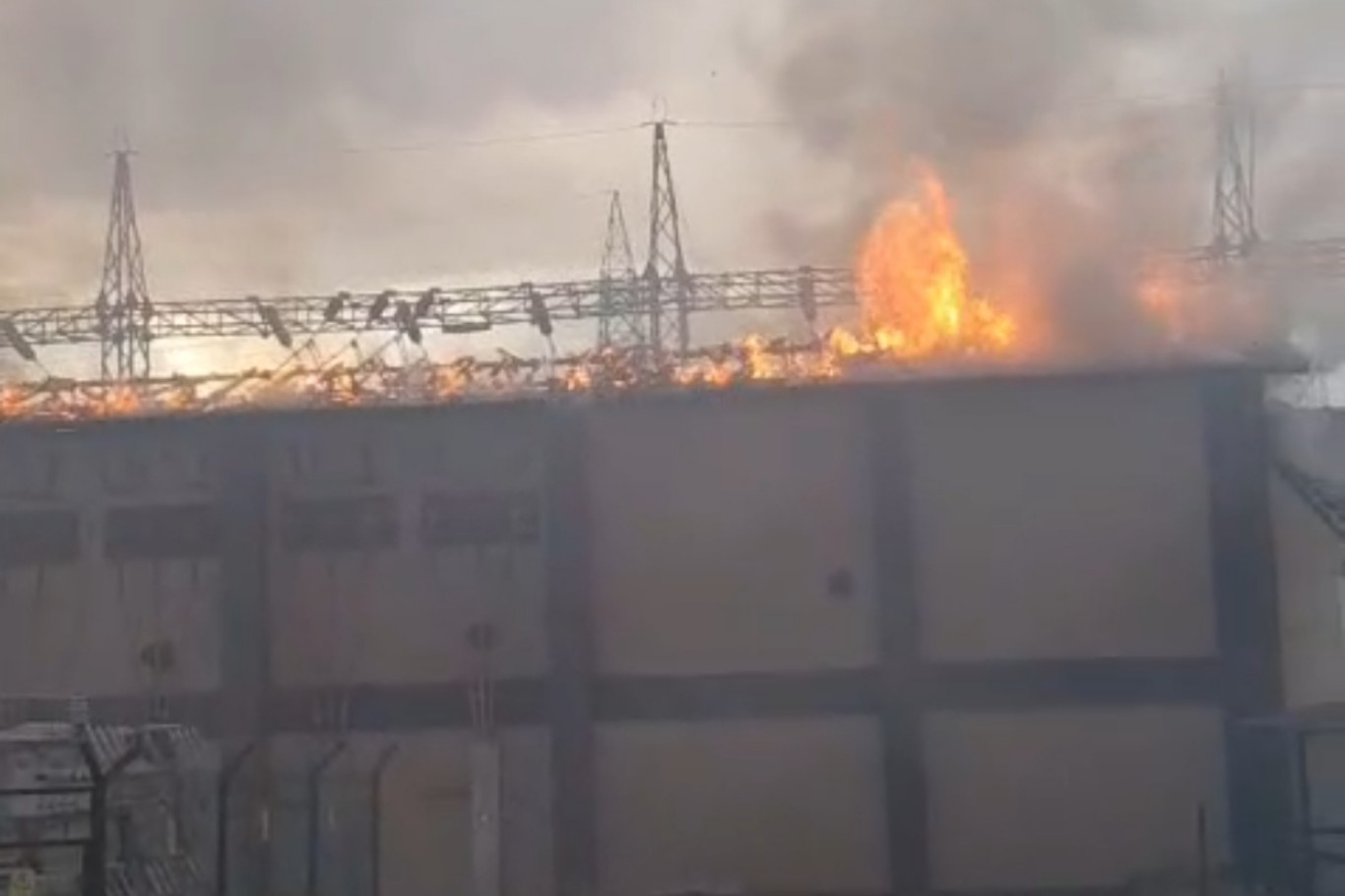 Trafo merkezinde çıkan yangın sonucu Kızıltepe ve Derik'te 150 köy elektriksiz kaldı
