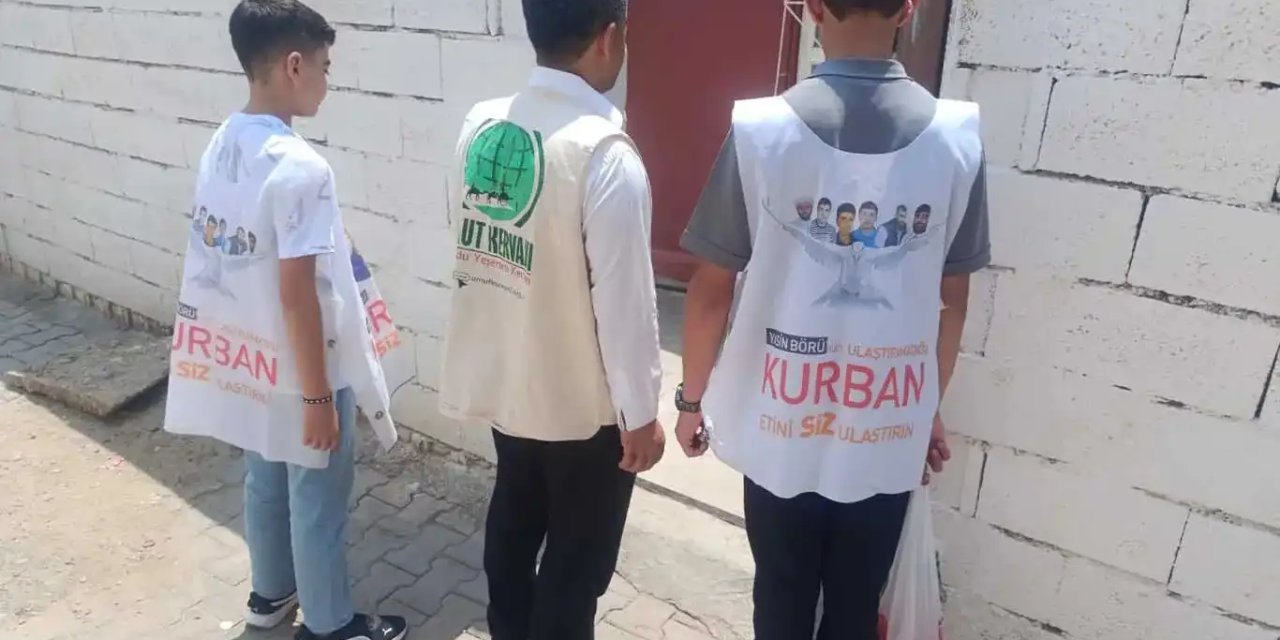 Bismil'de ihtiyaç sahibi yüzlerce aileye kurban eti ulaştırıldı