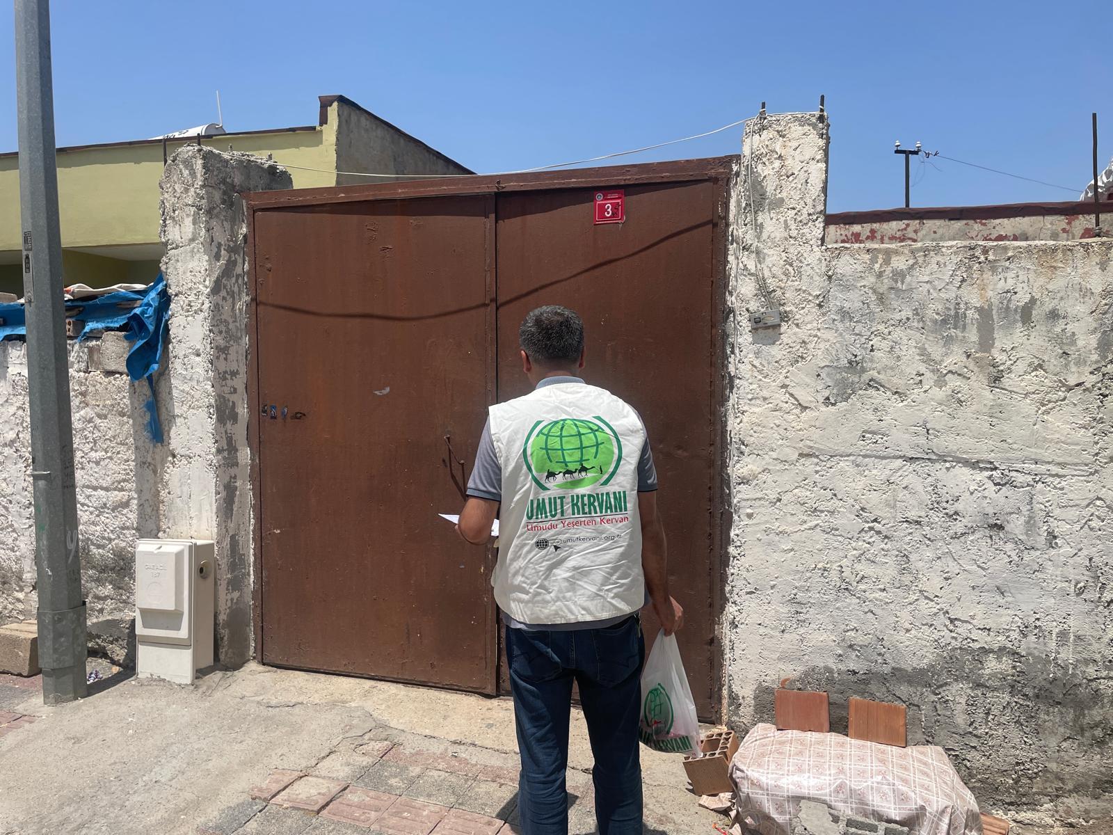 Karwanê Hêviyê ya Çinarê goştê qurbanê li 160 malbatan belav kir