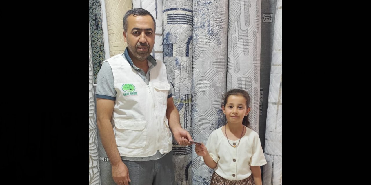 Bayram harçlıklarını Gazze'ye bağışladı