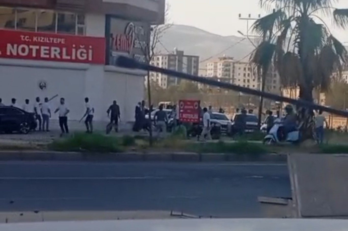 Mardin’in Kızıltepe ilçesinde 4 kişinin yaralandığı silahlı kavgada 17 gözaltı