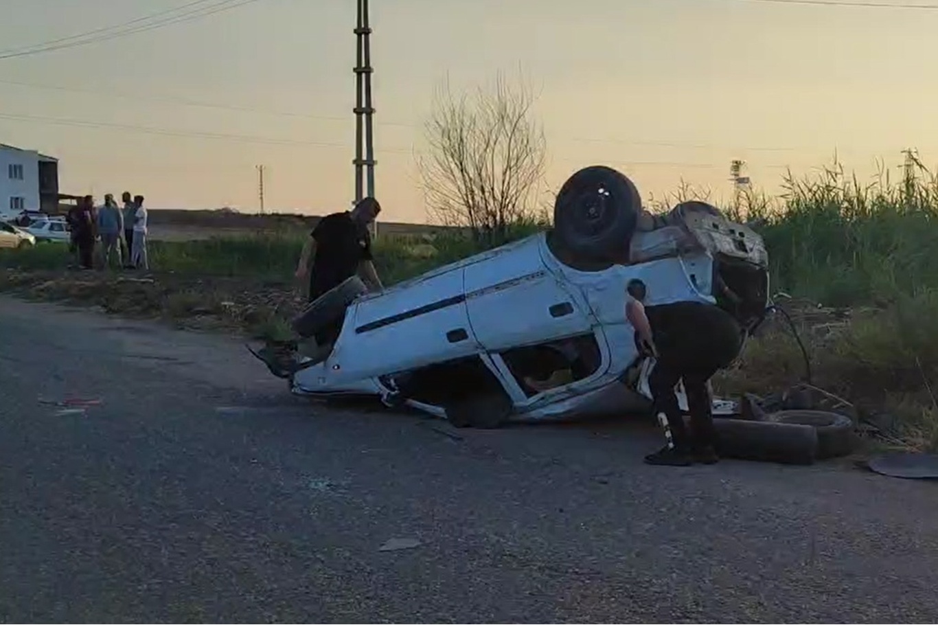 Li Bismilê otomobîl wergeriya: Kesek mir, 4 birîndar bûn