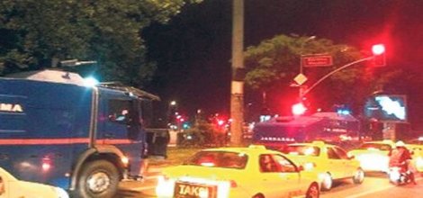 "En büyük asker bizim asker" diyen gruba asker müdahale etti!