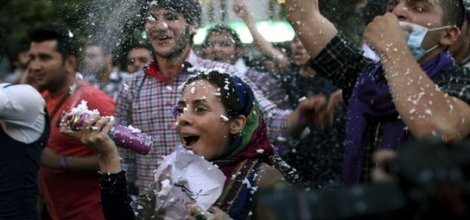 İran'da başı yarı açıkların sevinci!