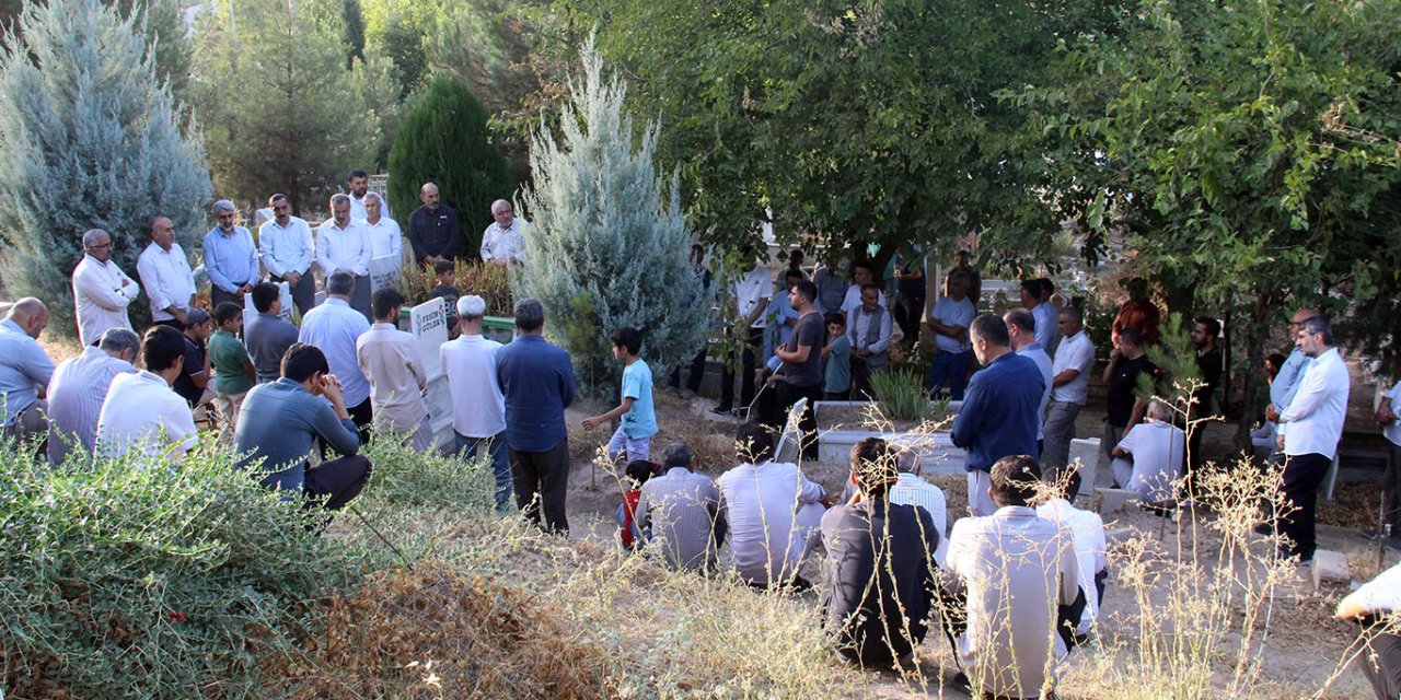 Dava adamı merhum Fesih Güler Hoca kabri başında yad edildi