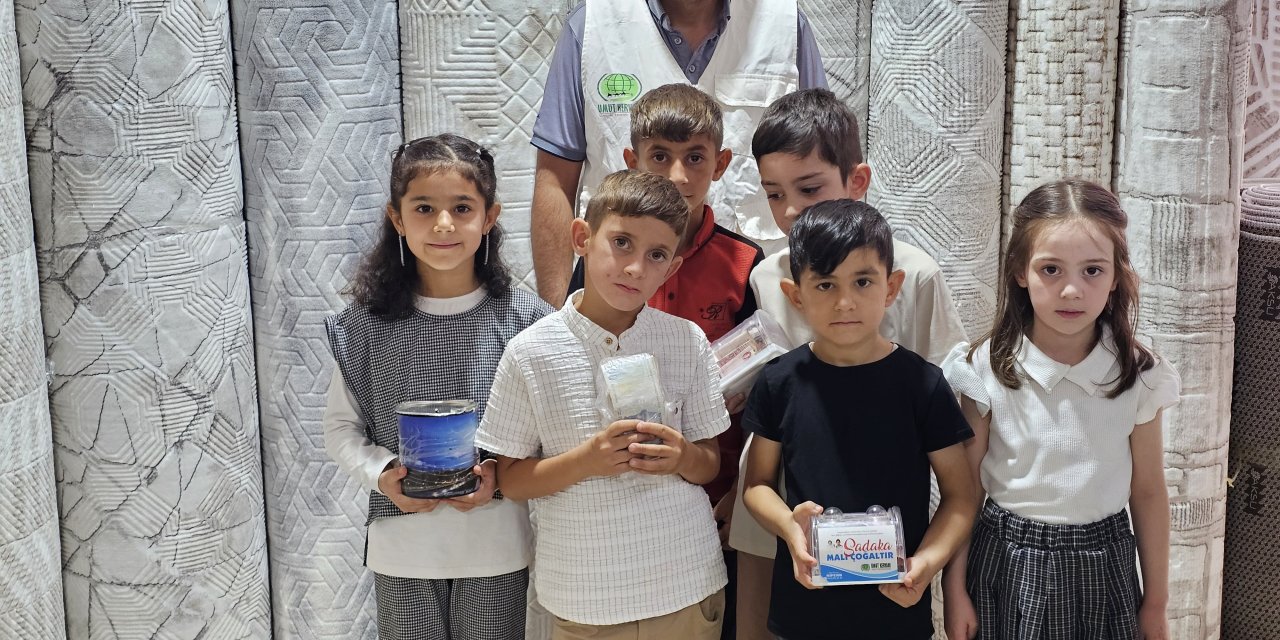 Çınarlı çocuklar kumbaralarındaki parayı Gazze için bağışladı