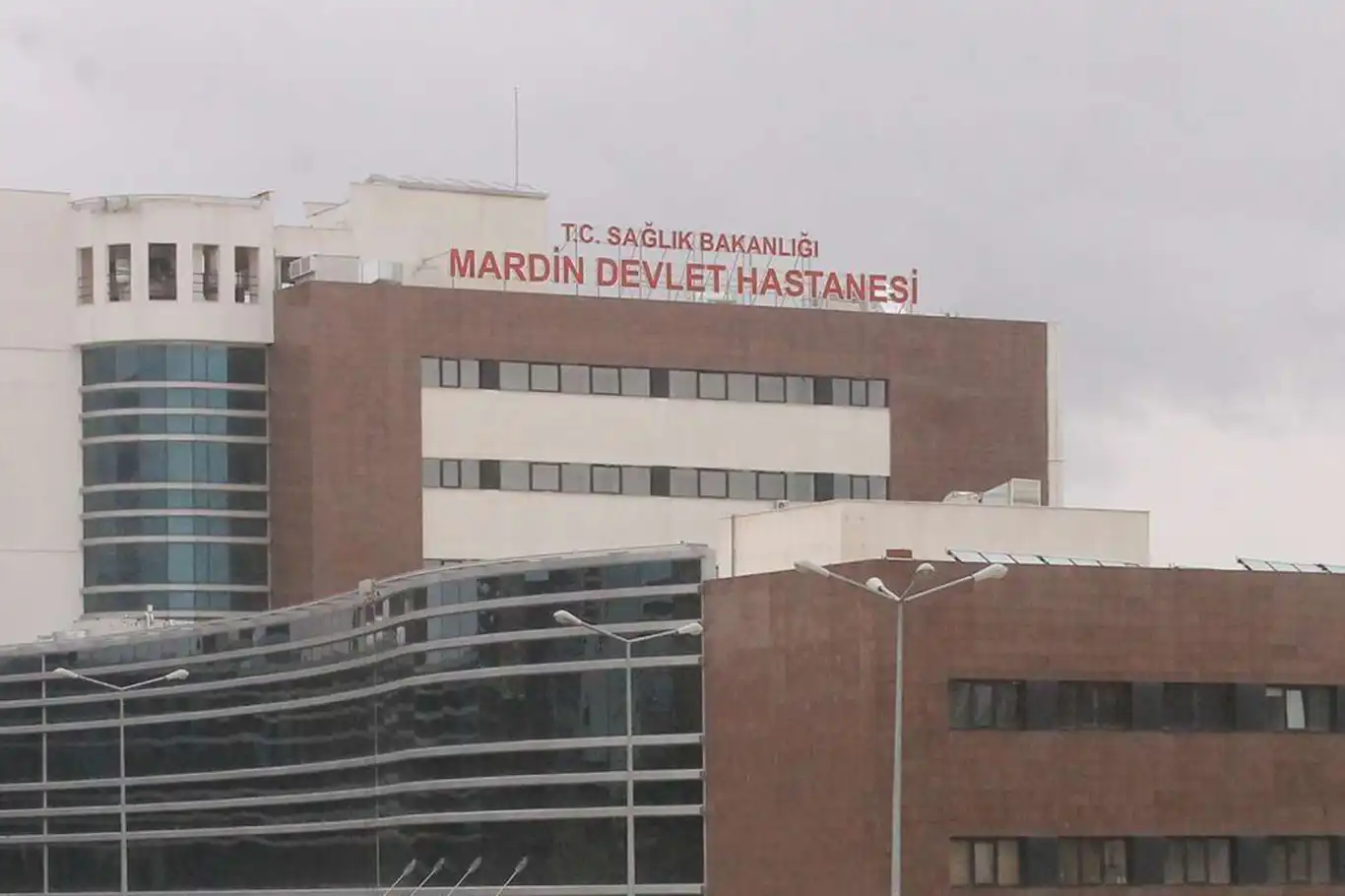 Li Mêrdînê zarokek ji qata 9an ket xwarê û jiyana xwe ji dest da