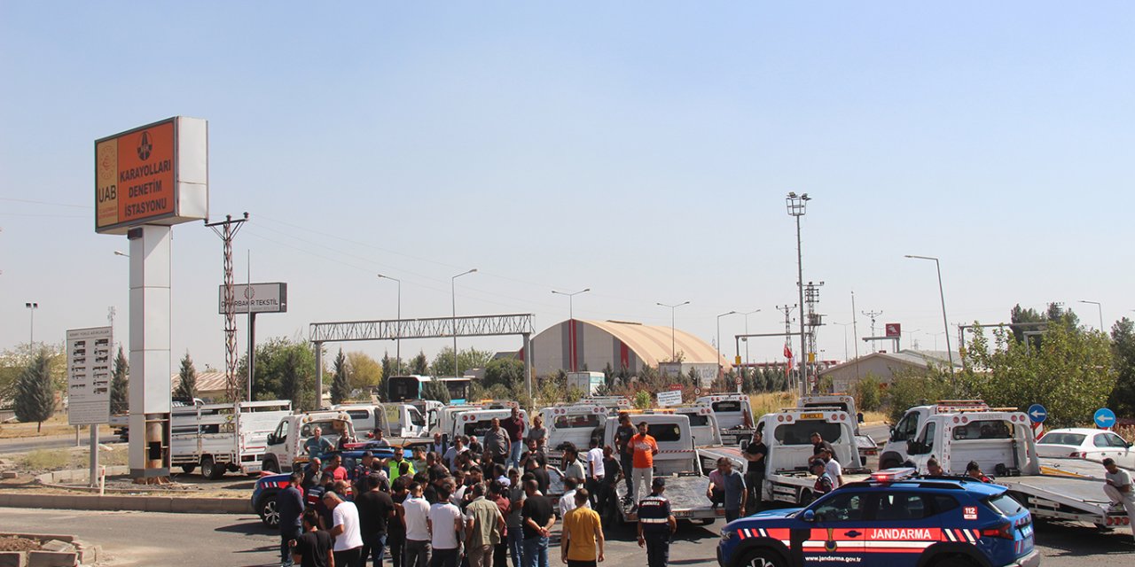 Diyarbakır'da kamyonetçilerden kantar kararına konvoylu protesto