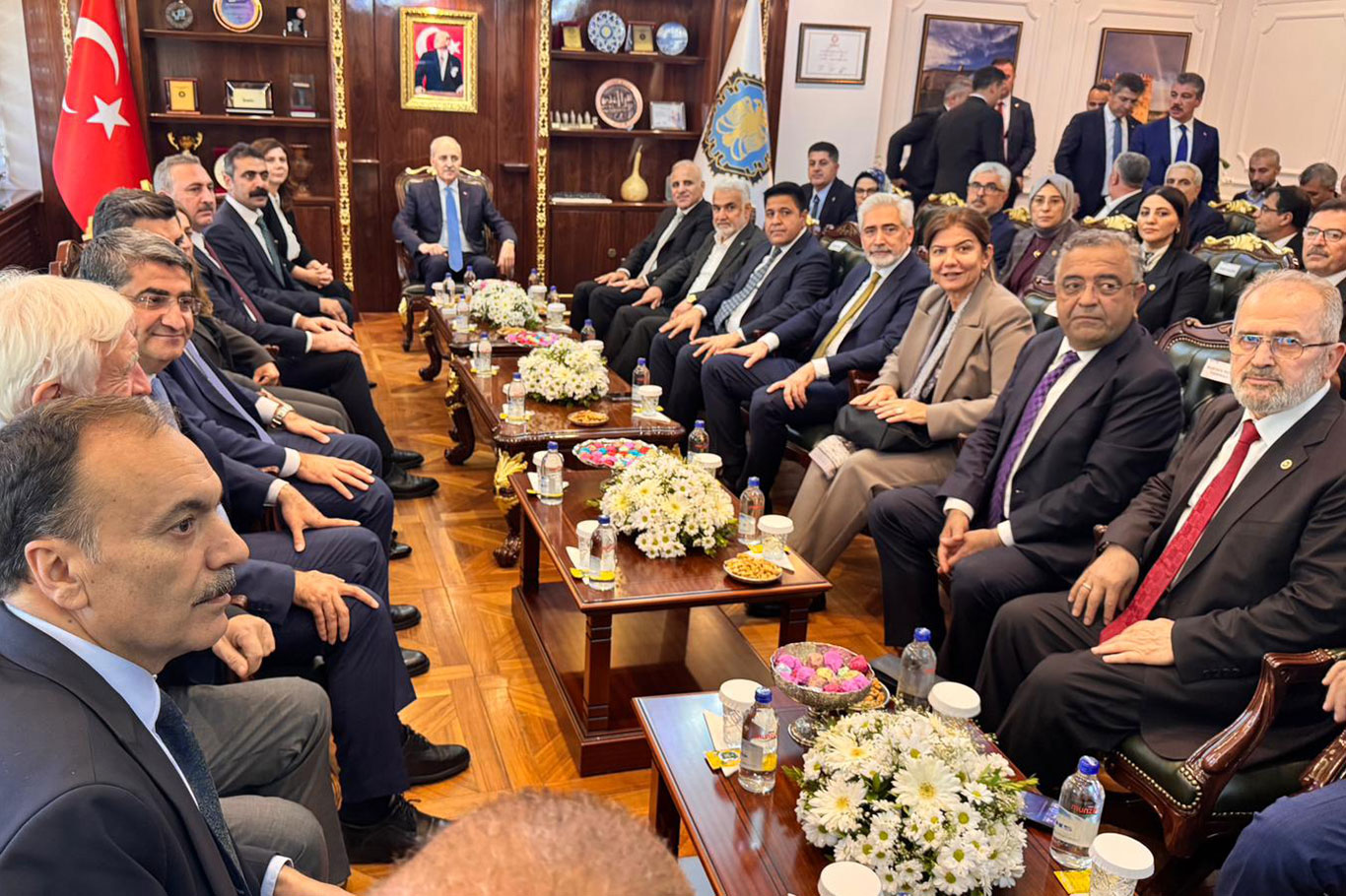 TBMM Başkanı Kurtulmuş ve komisyon üyelerinden Diyarbakır Büyükşehir Belediyesine Ziyaret