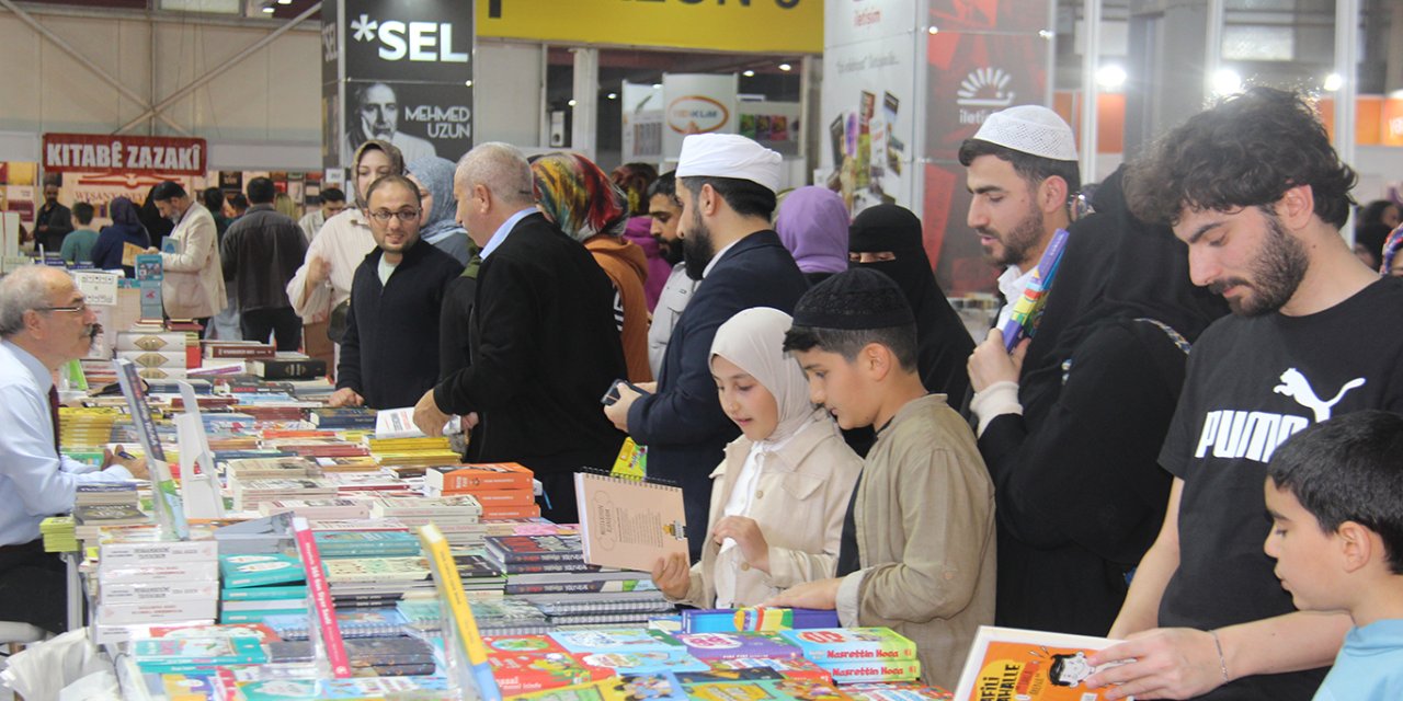 Diyarbakır Kitap Fuarı 2'nci gününde de yoğun ilgi görüyor