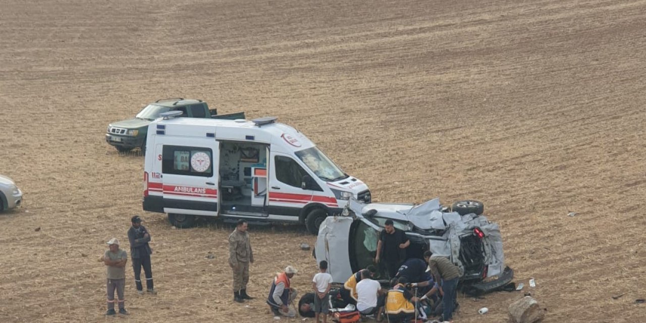 Çınar'da kaza yapan otomobil hurdaya döndü 1 ölü, 3 ağır yaralı