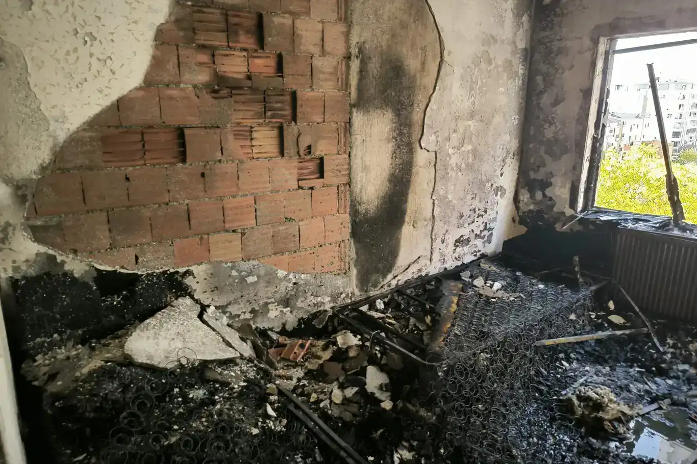 Li Êlihê di apartmanekî de şewat derket: 1 îtfaîyevan û 3 welatî ji dûmanê tesîrdar bûn