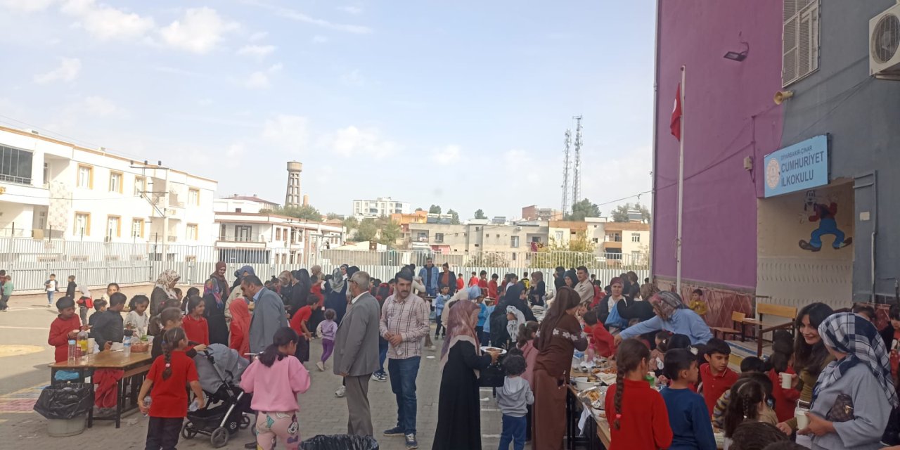 Çınar'da birçok okulda 'Gazze' yararına kermes düzenledi