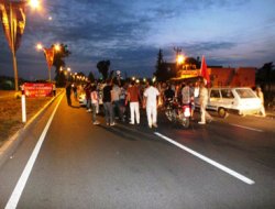 Eylemciler D-400 karayolunu kapattılar
