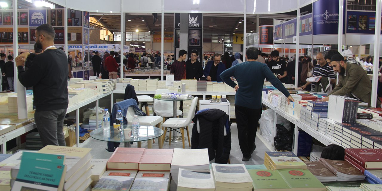 Yayınevleri temsilcileri gençliği uyardı: Sosyal medya değerleri zedeliyor