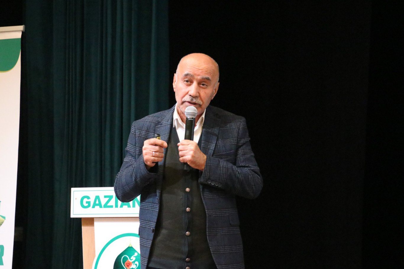 Prof. Dr: Şemsettin Dursun: Vaktimizi namazla disipline edelim