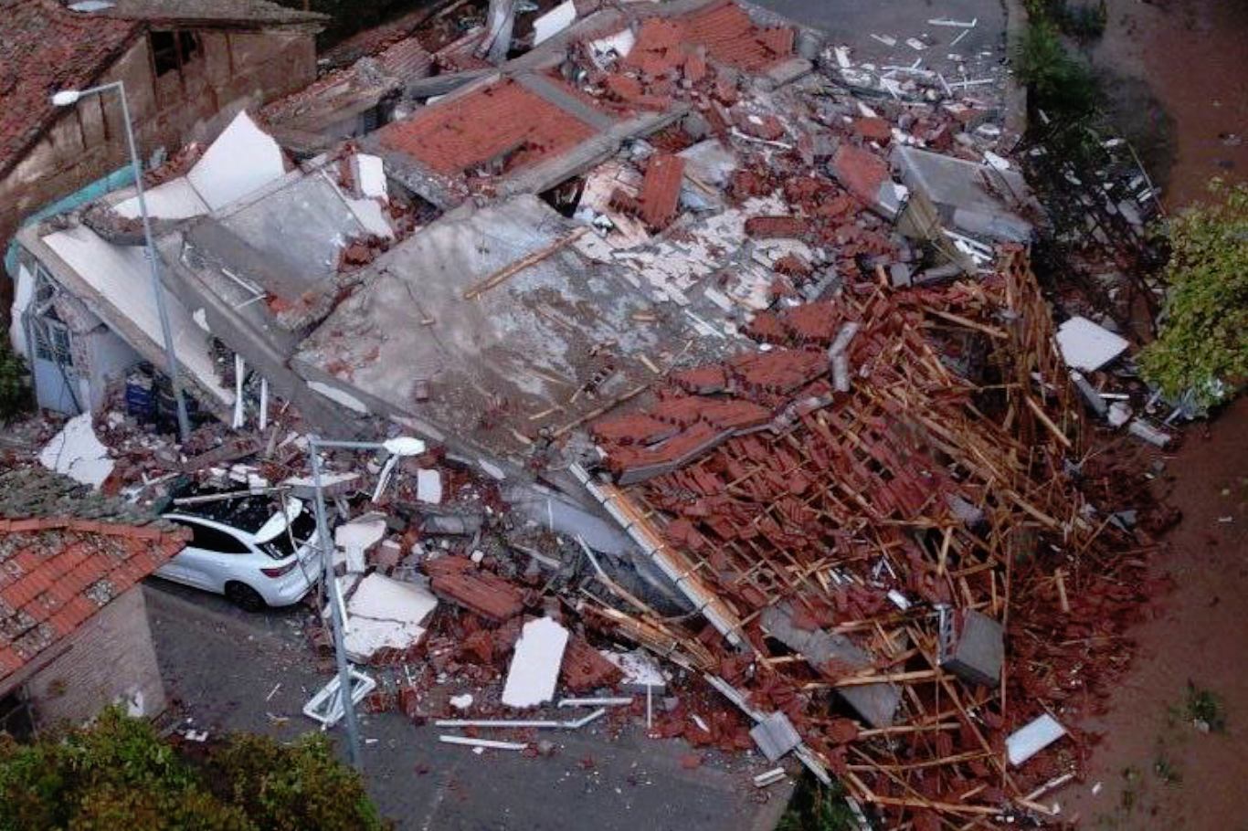 Balıkesir'de 6,1 büyüklüğünde deprem