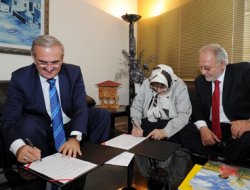 Hayırsever Nine'den 12 derslikli okul