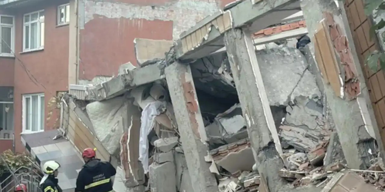 Li navçeya Gebze ya Qocaeliyê avahiyek heft qatî hilweşiya