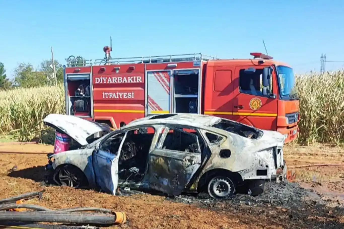 Li Çinarê wesayîtek şewitî