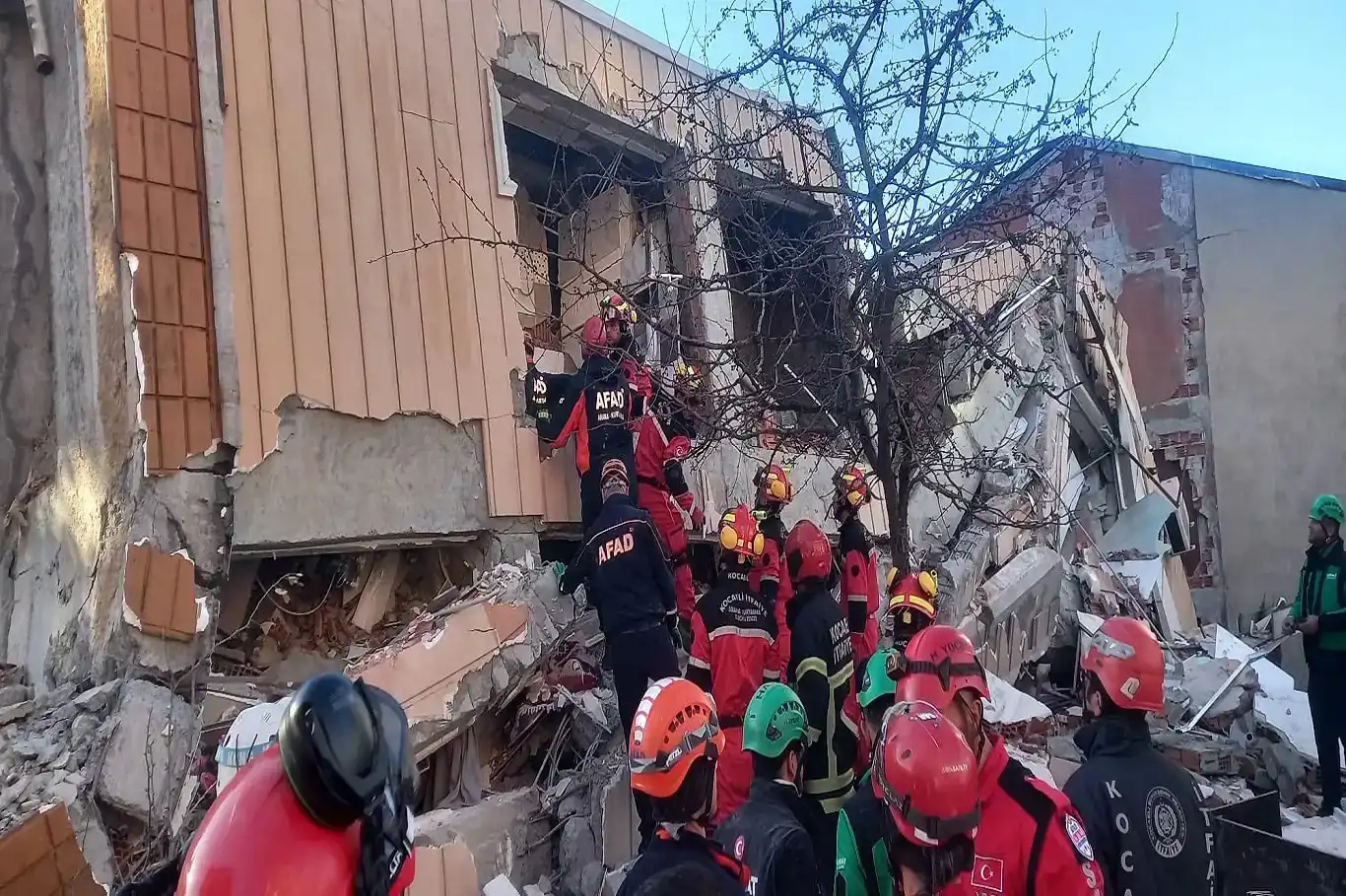 Di avahiya hilweşiyayî de 4 kesan jiyana xwe ji dest dan