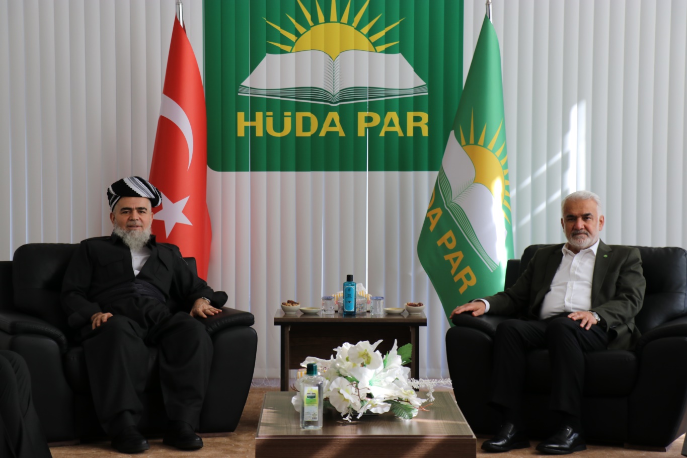 HÜDA PAR Genel Başkanı Zekeriya Yapıcıoğlu, Kürdistan Adalet Topluluğu Partisi Genel Başkanı Ali Bapir’i ağırladı