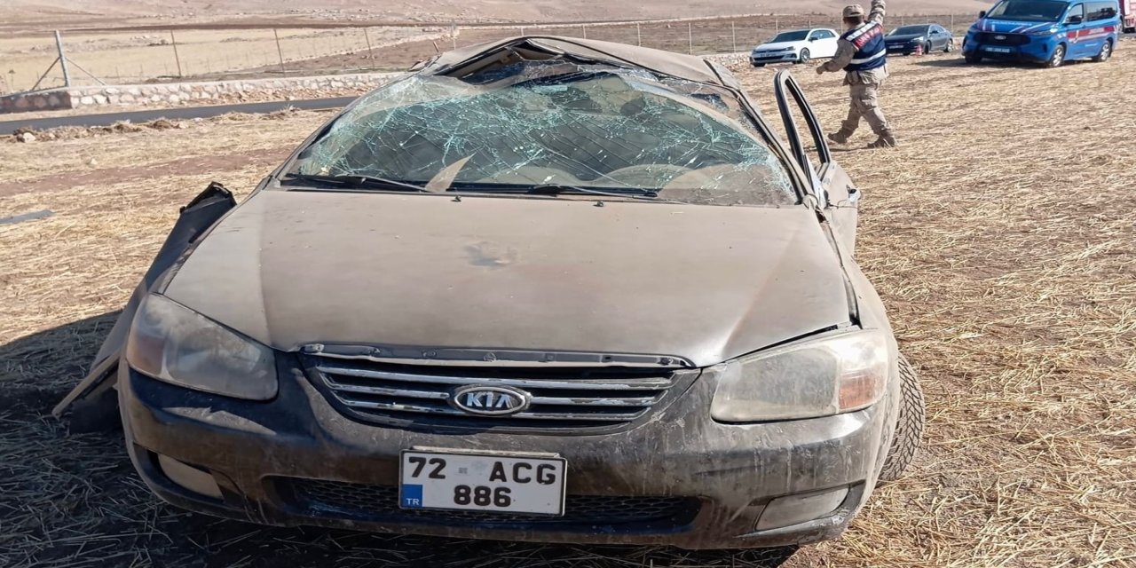 Siirt’in Kurtalan ilçesinde otomobil şarampole devrildi: 1 kişi öldü, 1 kişi de yaralandı