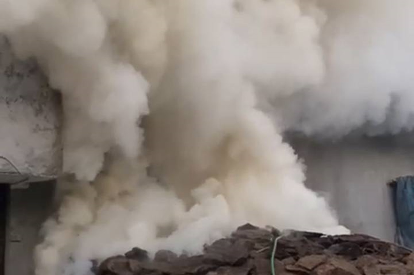 Batman'da saman deposunda çıkan yangın söndürüldü