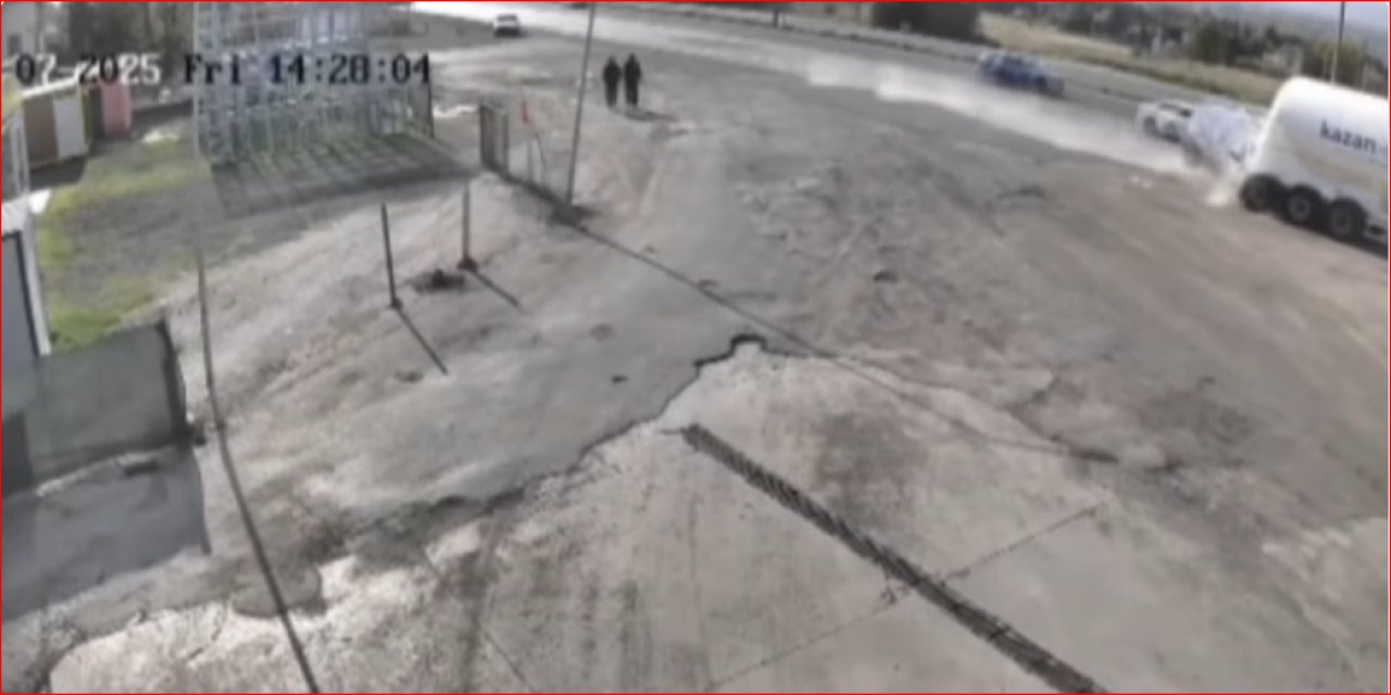 Qezaya trafîkê ya ku malbata ji Çınarê li Enqerê derbaskir ji hêla kamerayên ewlehiyê ve hat tomarkirin