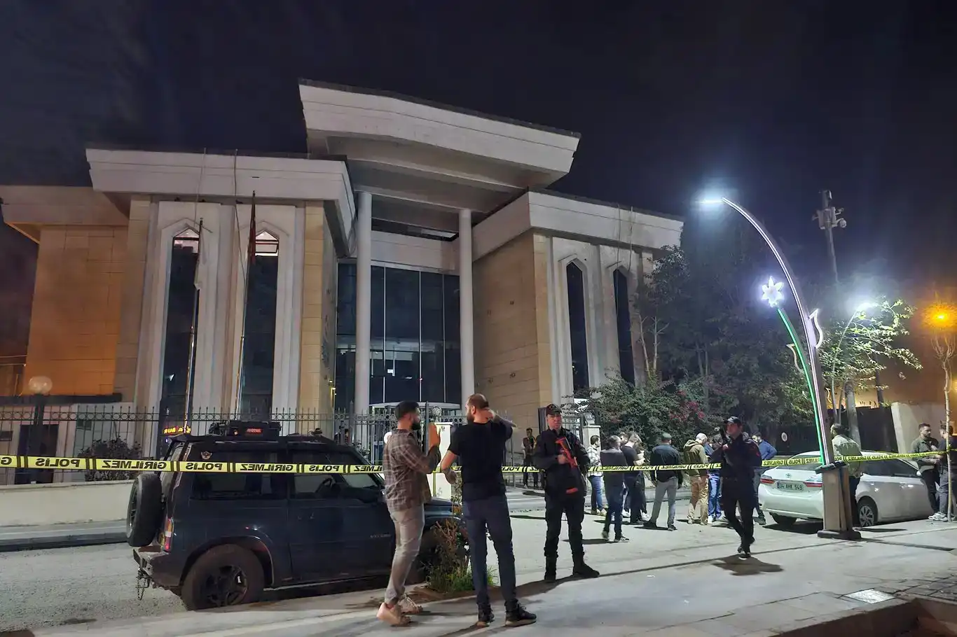 Cizre Adliyesi önünde silahlı saldırı: Bir kişi öldü bir kişi de yaralandı