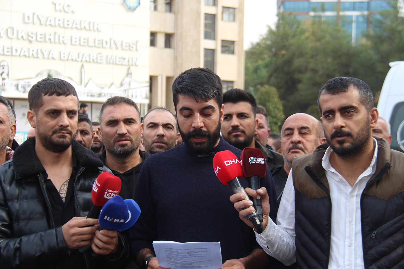 Xwedîyê serwîsan bertek nîşanî Şaredariya Bajarê Mezin a Dîyarbekirê dan: Hûn esnafan dikişînin rêyeke neçar!