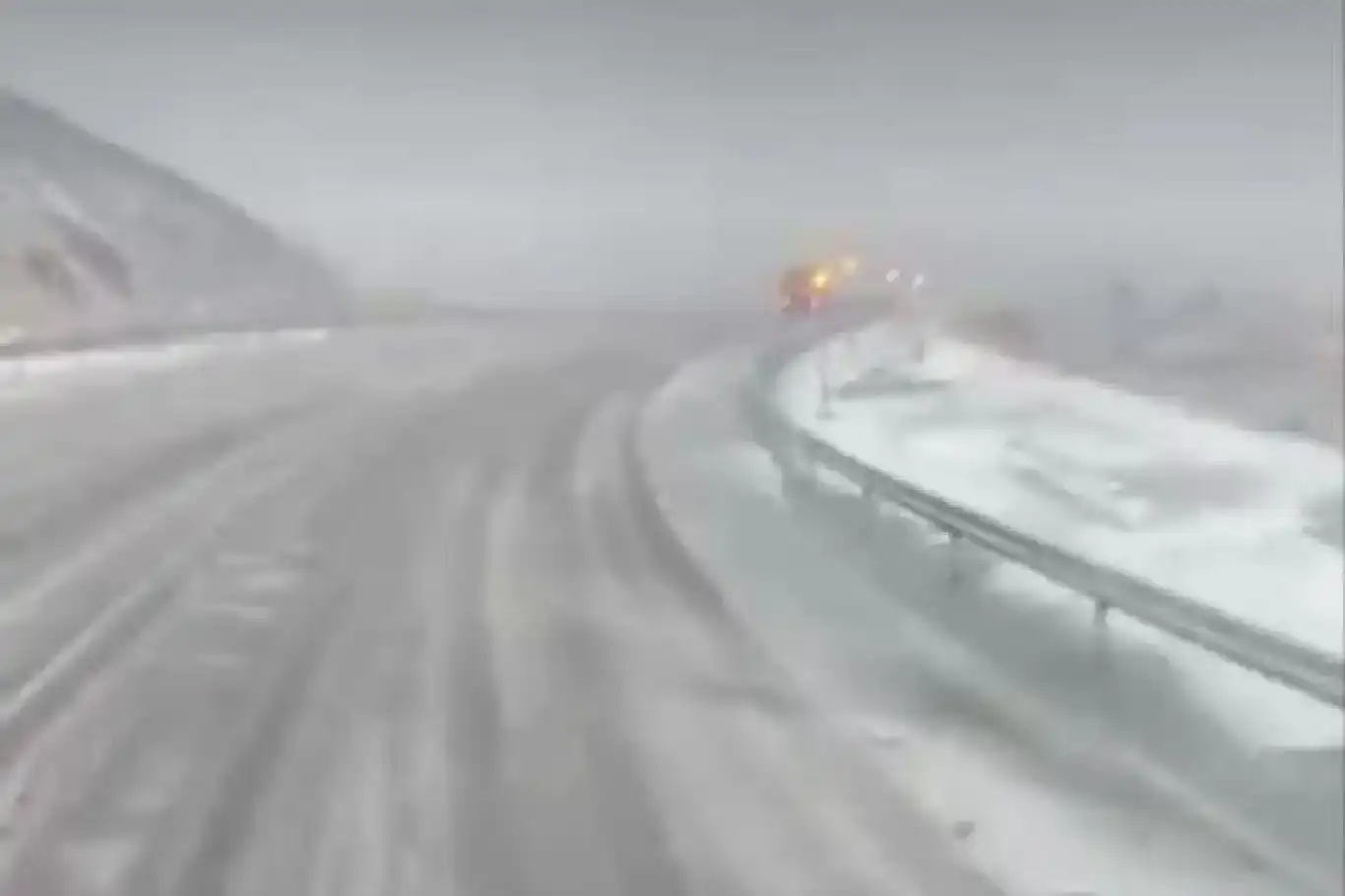 Li Sêwasê hinek rê ji ber berf û bagerê ji wesayîtên giran re hatin girtin