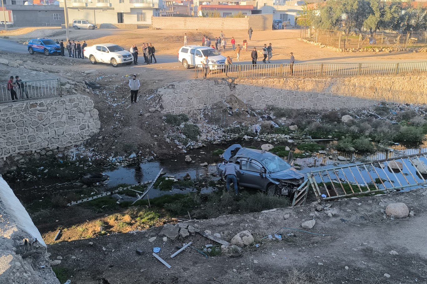 Li Mêrdînê otomobîlek firîya nav çem: Kesek jiyana xwe ji dest da