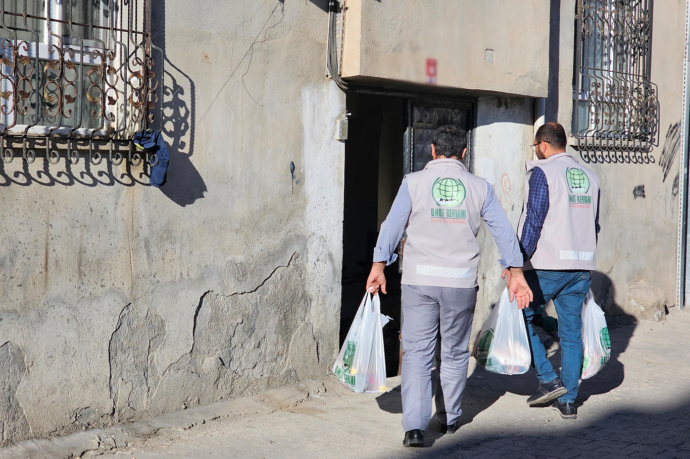 Cizre Umut Kervanı'dan yetim ve muhtaç ailelere yardım
