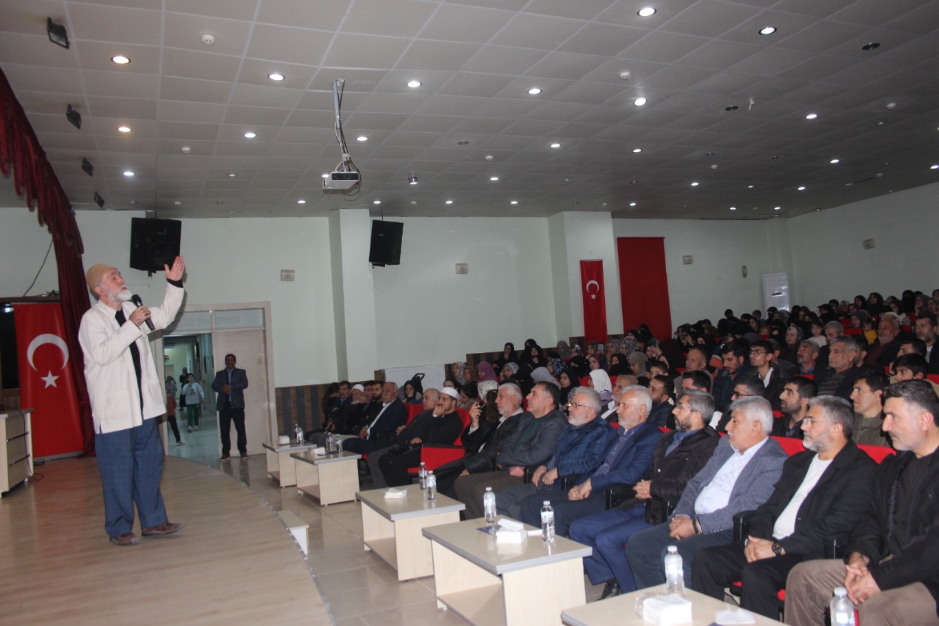 Nusaybin’de "Yolumuzu Aydınlatan Yıldızlar" programı gerçekleştirildi