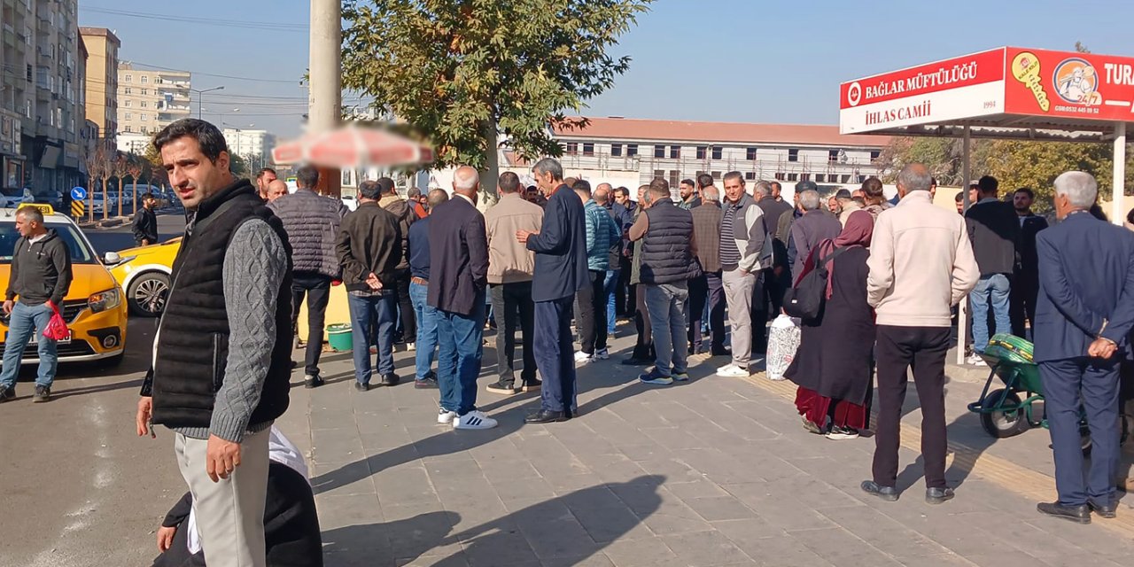 Diyarbakır Bağlar ilçesi Emek Caddesinde silahlı saldırıda yaralanan şoför hayatını kaybetti