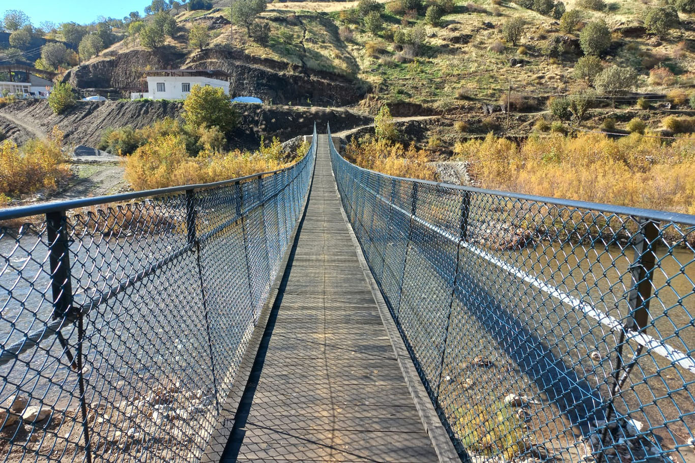 Batman'ın Sason ilçesinde 60 metrelik asma köprü tamamlandı