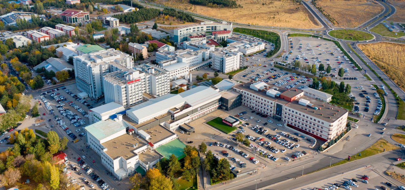 Li Erziromê du wesayît li hev qelibîn: 1 mirî, 6 birîndar