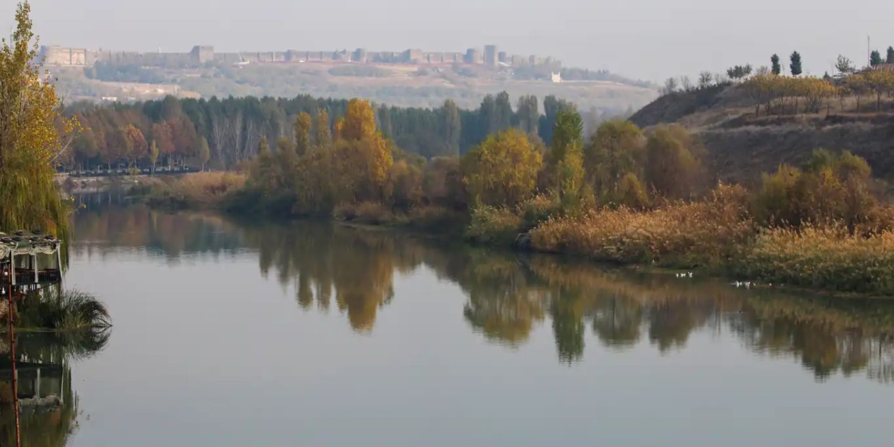 Rengên payîzê bajarê Dîyarbekirê xemilandin