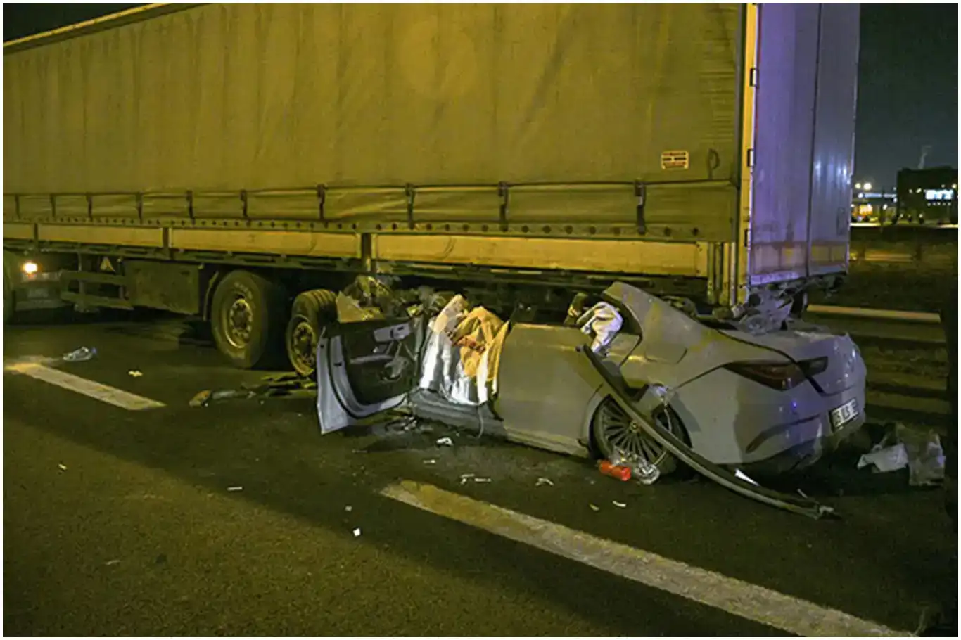 Di qezaya otomobîl û qamyonekê de 2 kes mirin û yek jî bi giranî birîndar bû