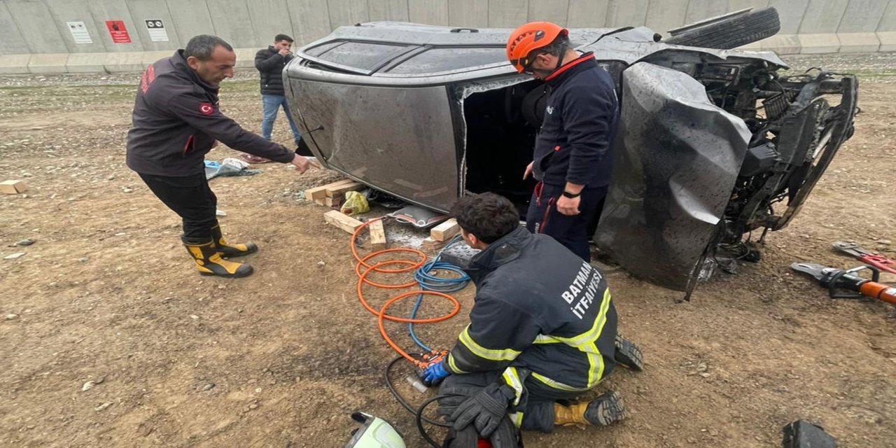 Batman'da kontrolden çıkan otomobil takla attı: 2 yaralı