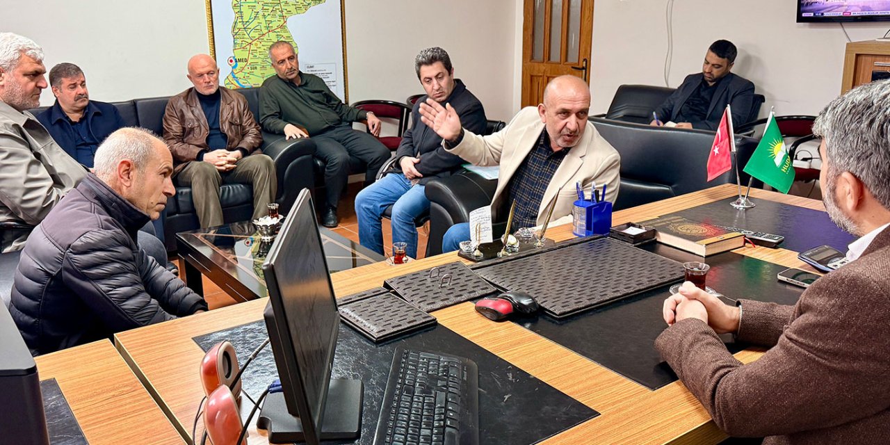 Diyarbakır'da işten çıkarılan işçilerden HÜDA PAR Milletvekili Dinç'e ziyaret