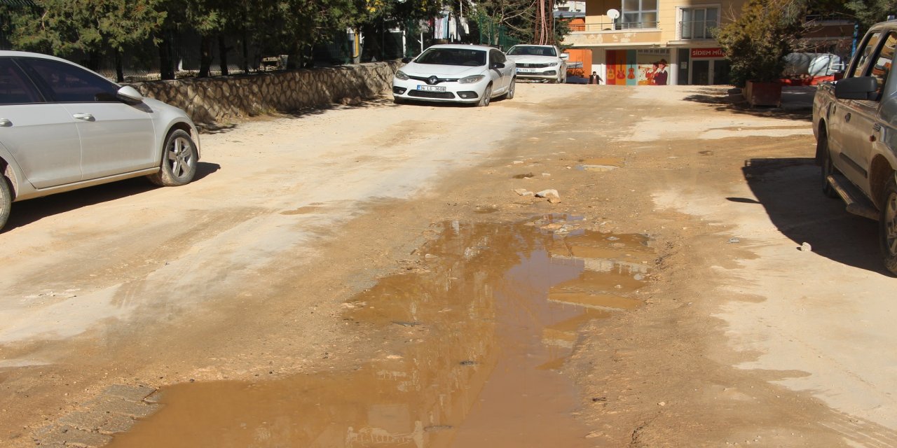 Mardin halkından bozuk yollar ve altyapı tepkisi: Kent bozuk yollardan köyü andırıyor