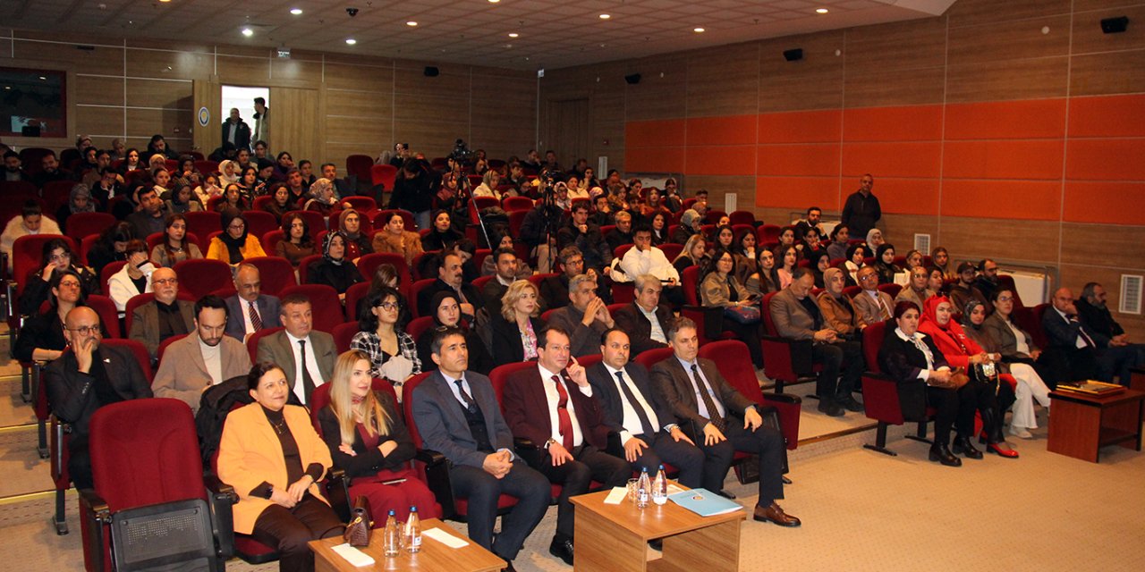 Dicle Üniversitesi'nde Mehmet Akif Ersoy anıldı