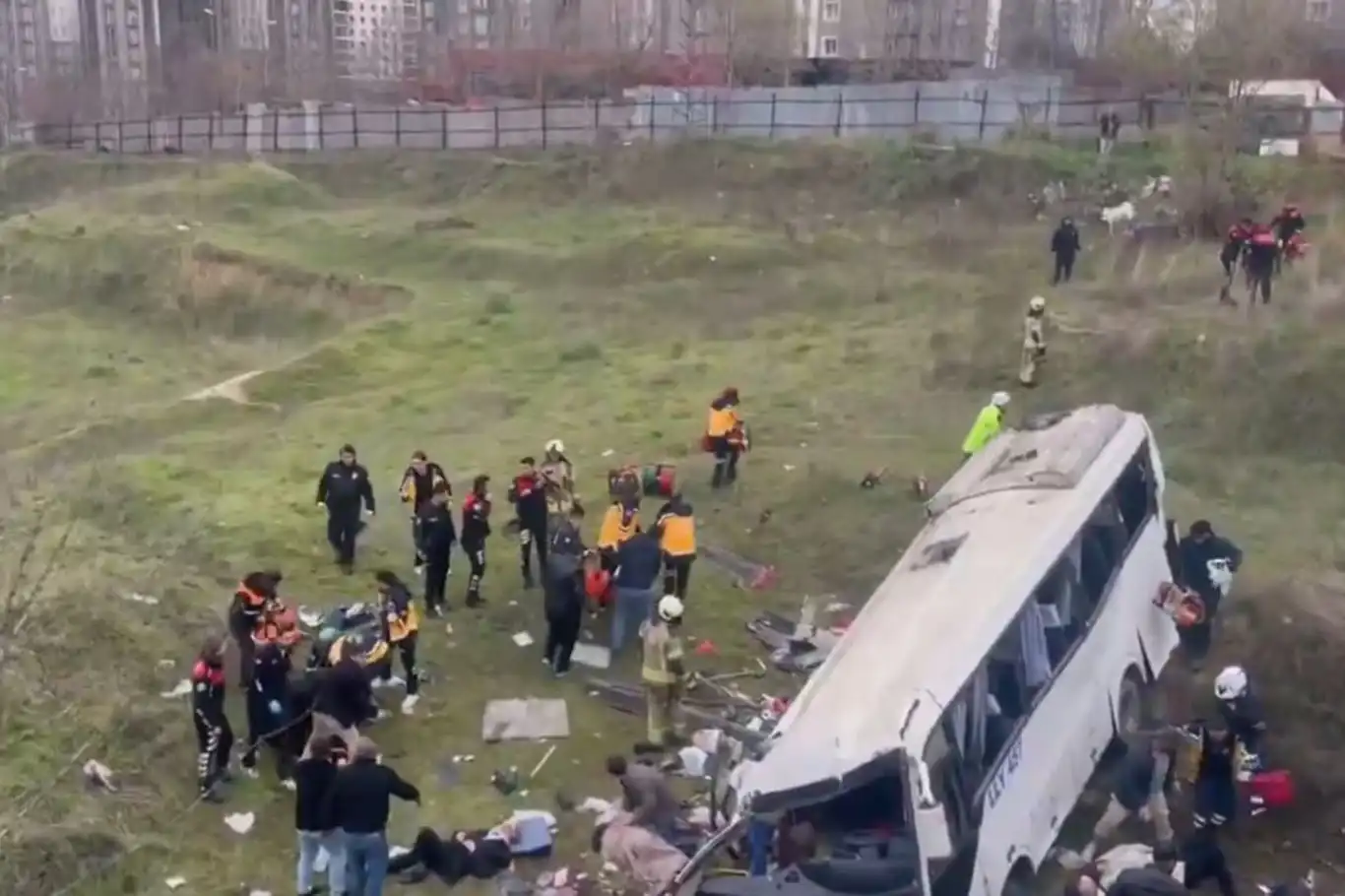 Li Stenbolê mînîbusek qulibî: 5 mirî, 6 birîndar